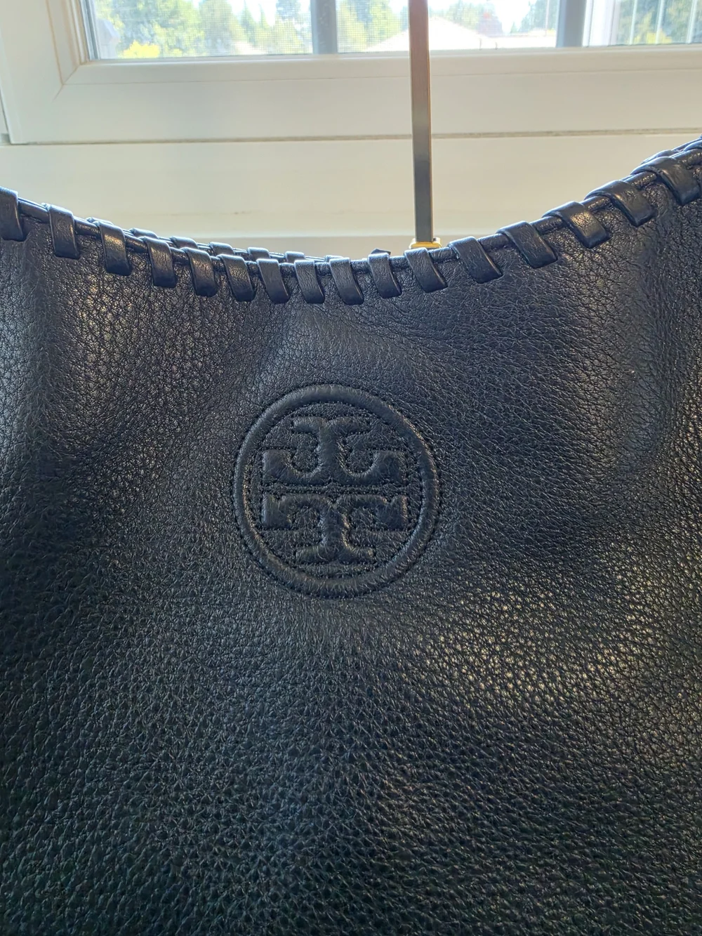 Tory Burch Marion Slouchy Black Pebbled Leather Gold Chain Tote - Picture 2 of 9
